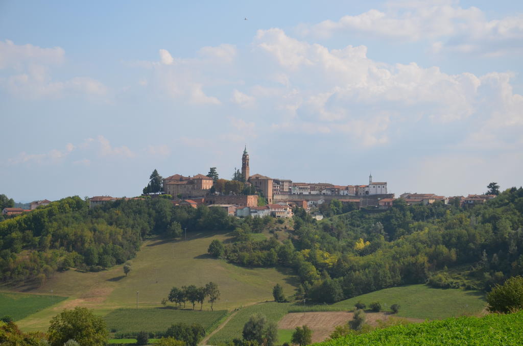 فندق Cascina Castagneto CastellʼAlfero المظهر الخارجي الصورة