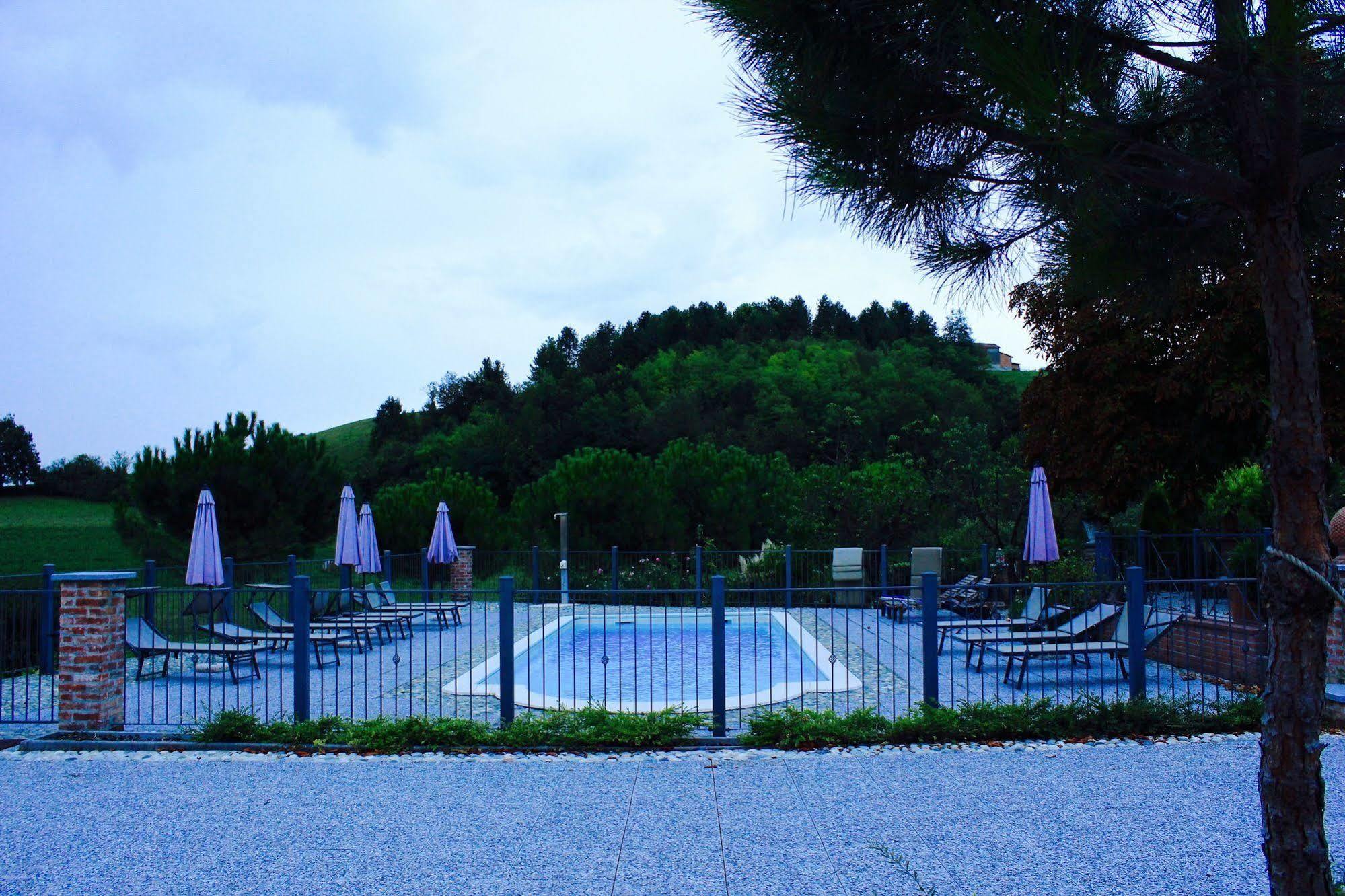 فندق Cascina Castagneto CastellʼAlfero المظهر الخارجي الصورة